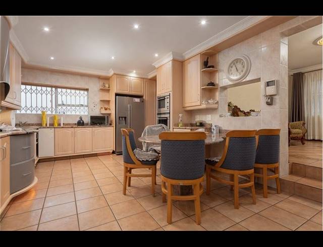 5 BEDROOM HOUSE FOR SALE IN BASSONIA